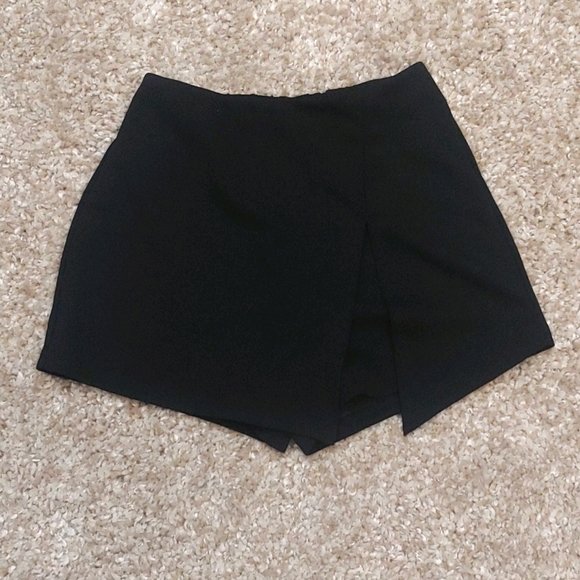 Skort - Picture 1 of 3